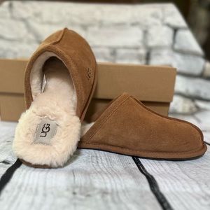New in Box US size 8 UGG slide tan